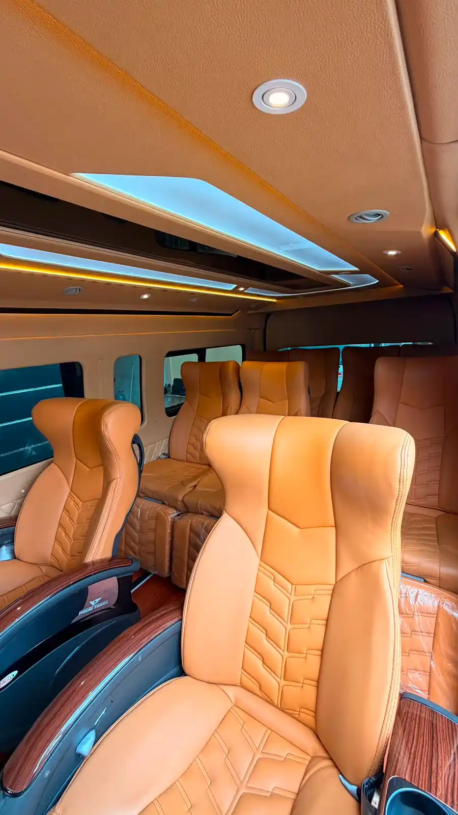 Foto asli Toyota Hiace Premio Grand Luxury Family Trans Luxury