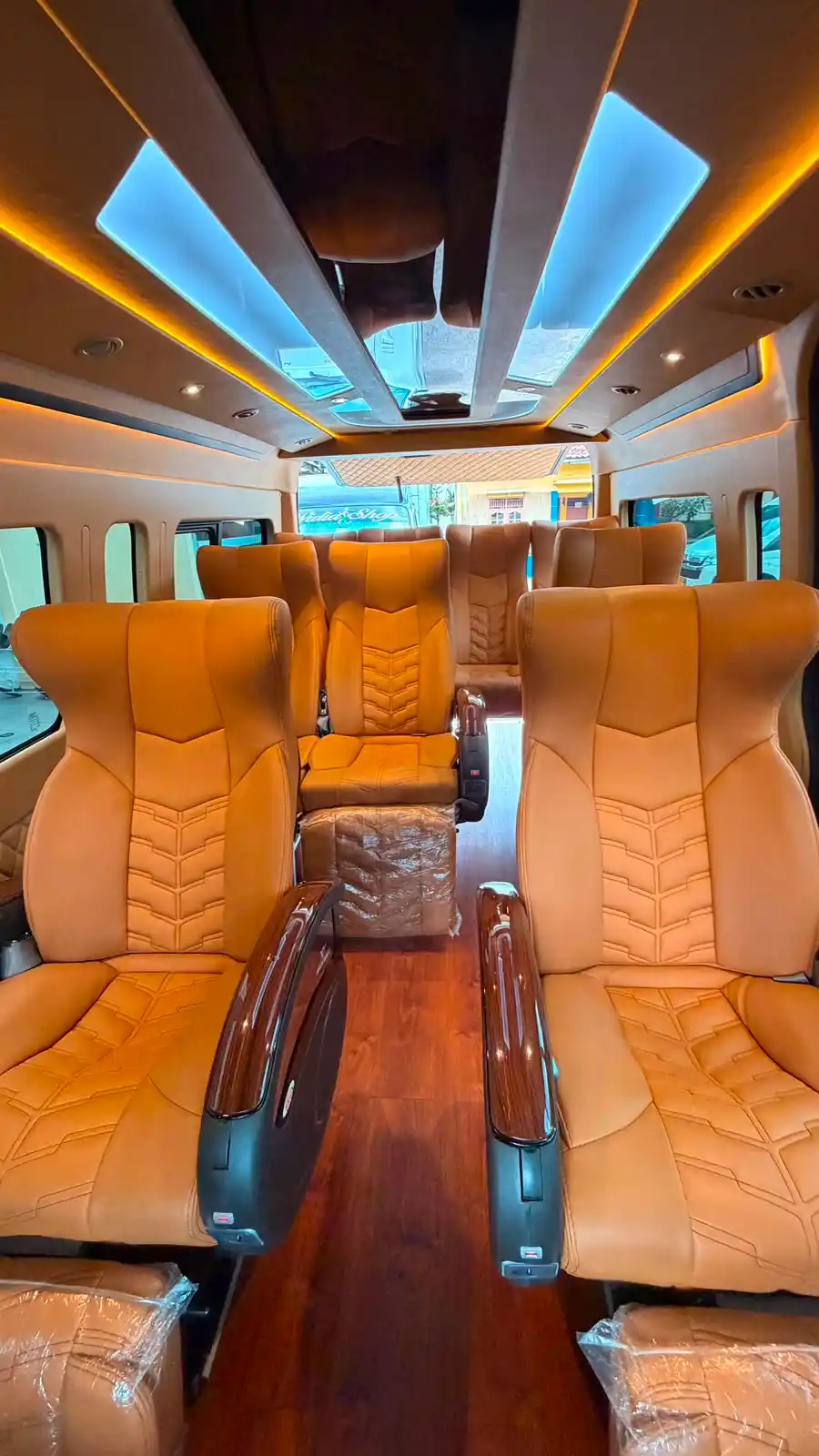 Foto asli Toyota Hiace Premio Grand Luxury Family Trans Luxury