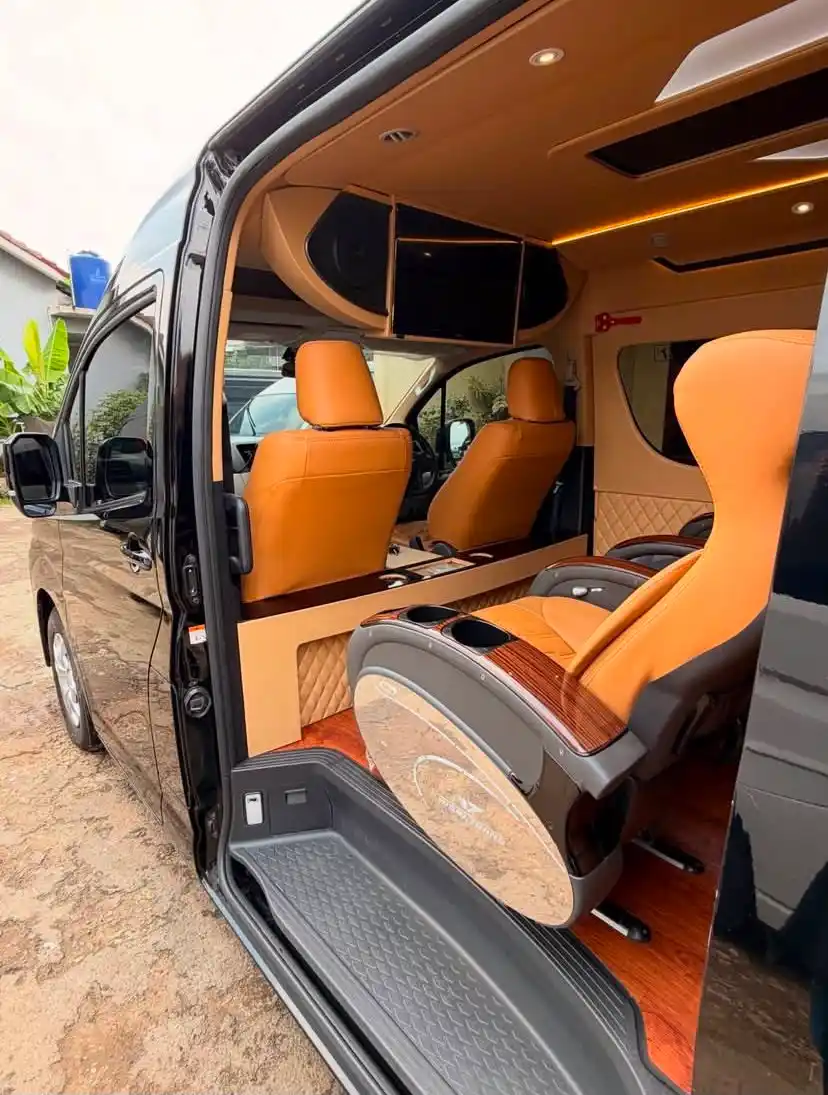 Foto asli Toyota Hiace Premio Grand Luxury Family Trans Luxury