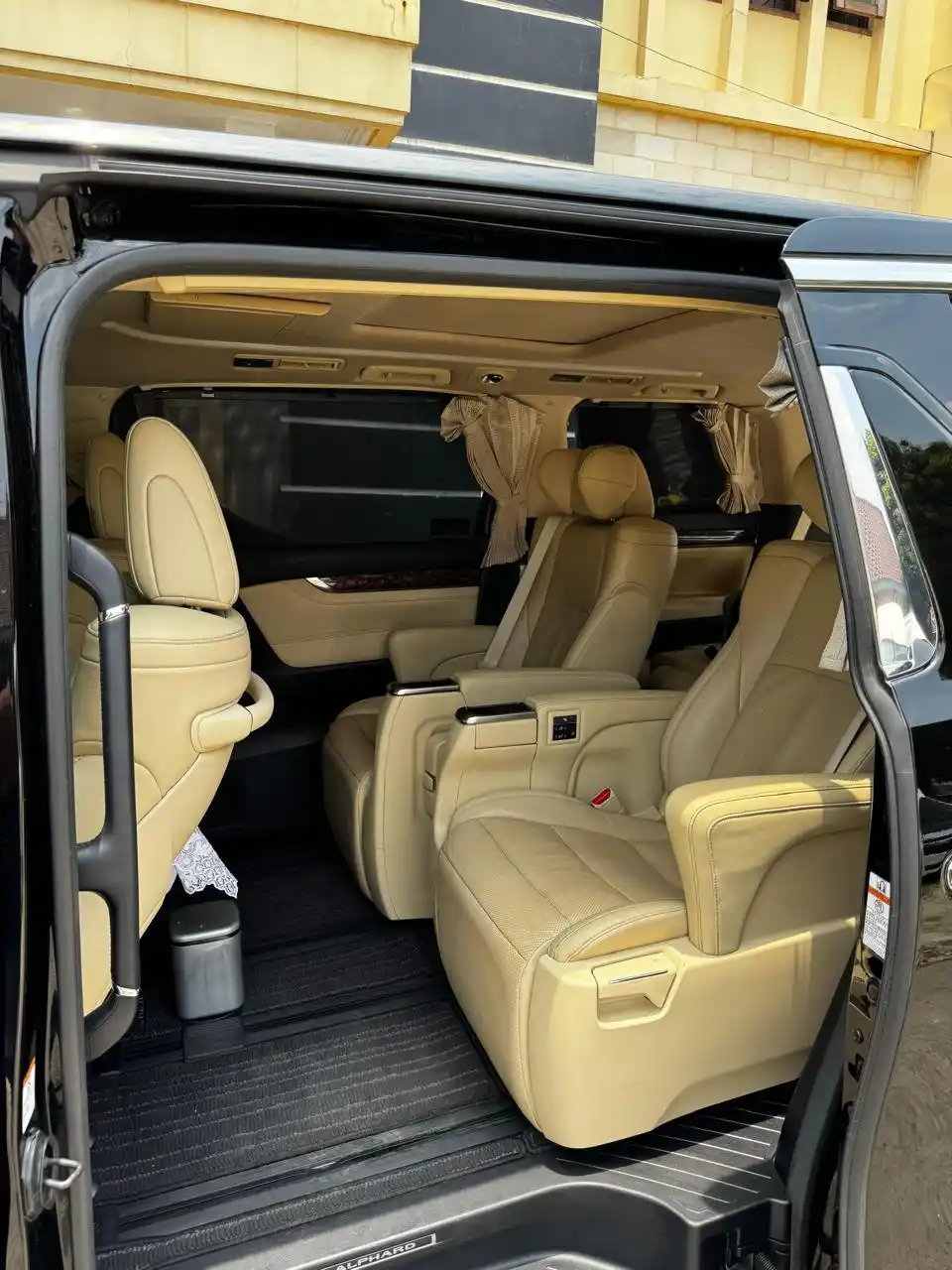 Foto asli Toyota Alphard Family Trans Luxury