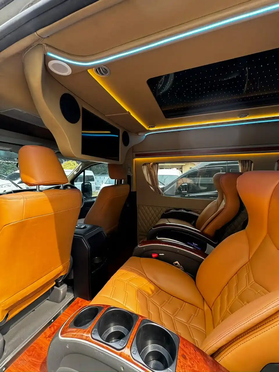 Foto asli Toyota Hiace Premio Grand Luxury 7-8 Seat Family Trans Luxury