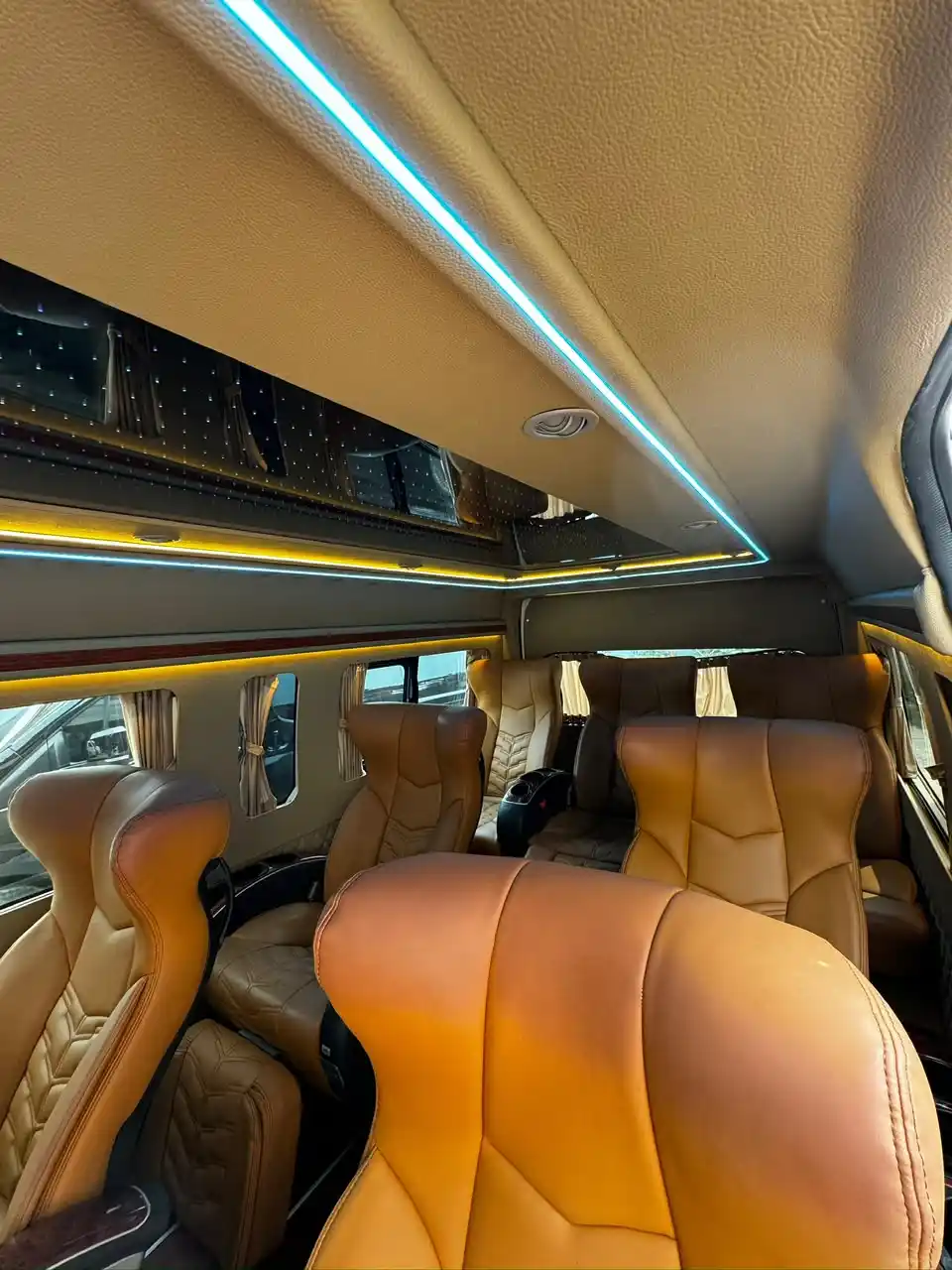 Foto asli Toyota Hiace Premio Grand Luxury 7-8 Seat Family Trans Luxury