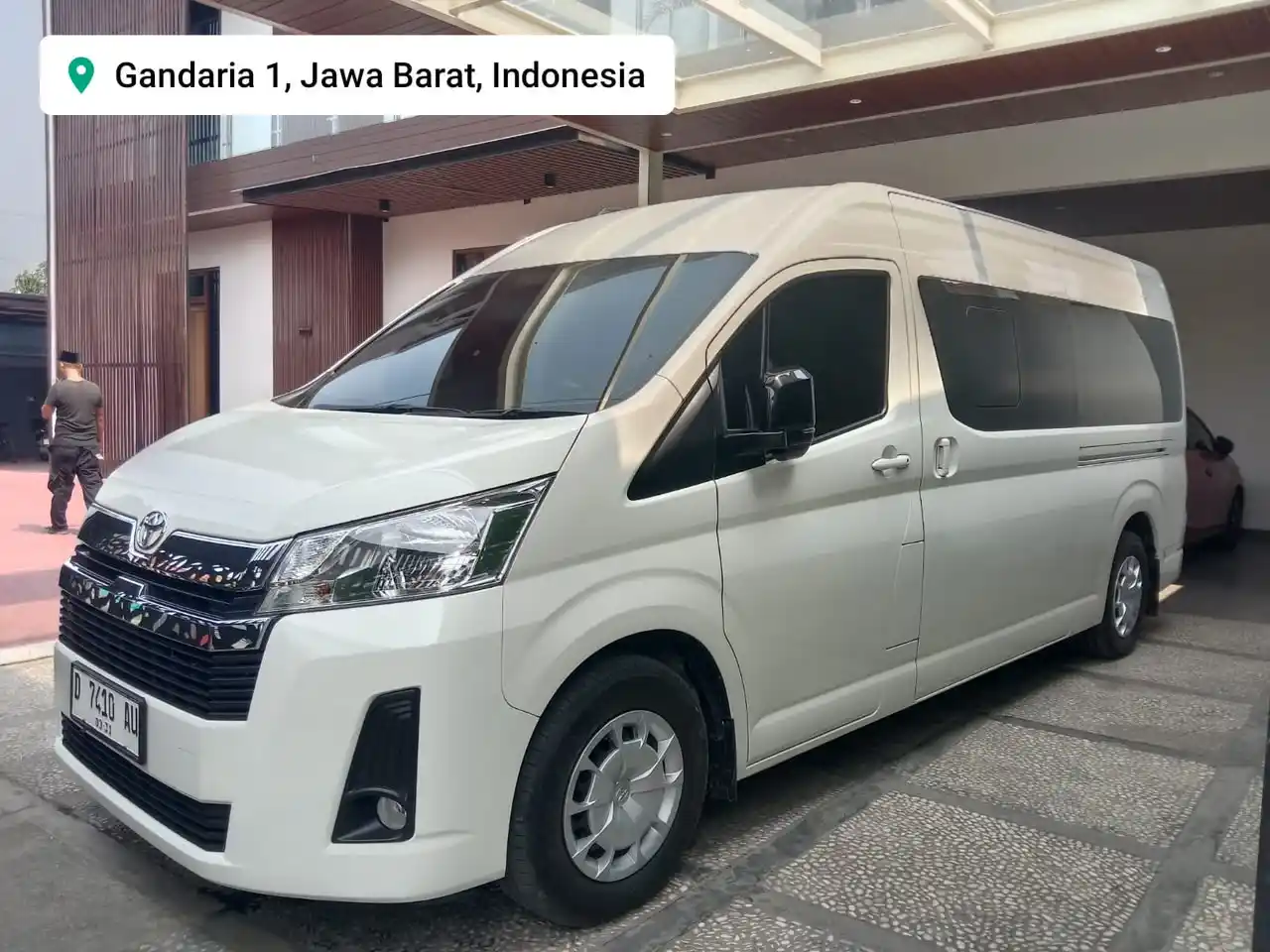 Toyota Hiace Premio Grand Luxury 7-8 Seat Family Trans Luxury