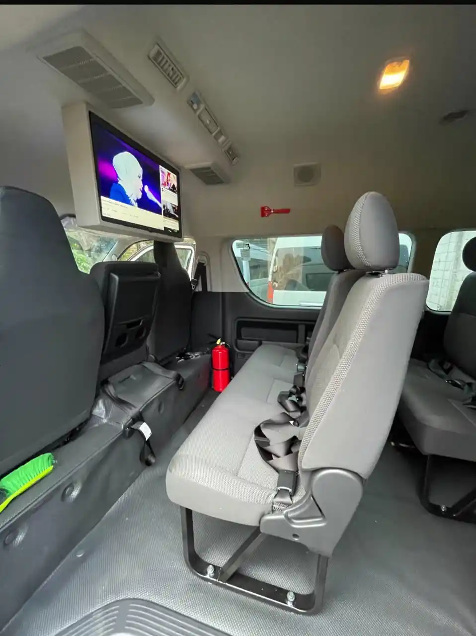 Foto asli Toyota Hiace Commuter Standar Family Trans Luxury