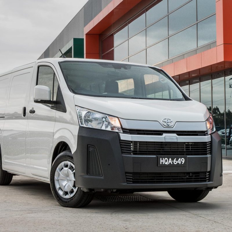 toyota-hiace-13